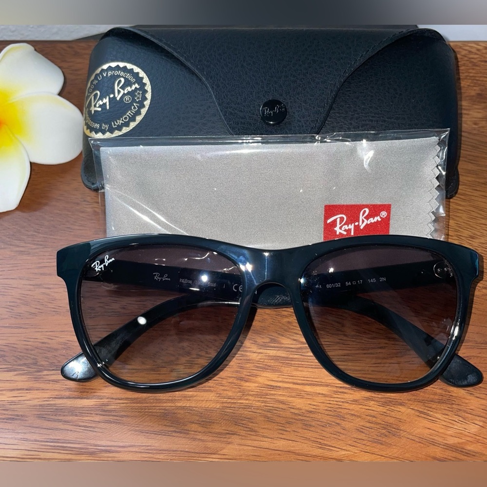 Ray-Ban Wayfarer Sunglasses